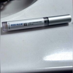 Beverly Hills physician Lash Growth System